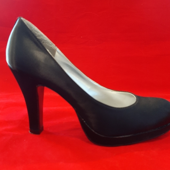 Unlisted Big Spender Pump - 8.5 - Picture 1 of 12